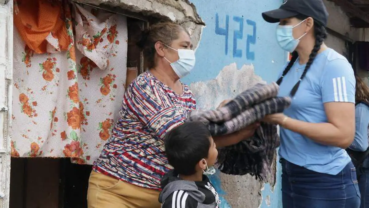 Entrega de apoyos a afectados por las inundaciones en Tlaquepaque